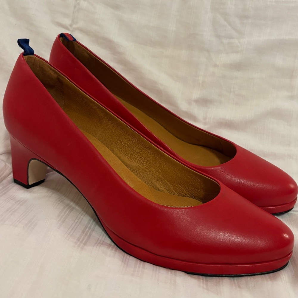 dr. LIZA Sneaker Pump in Apple Red